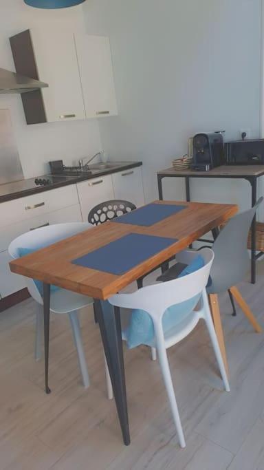 Charmante Petite Maison A 2 Pas De La Mer Maison 6 ビニック エクステリア 写真